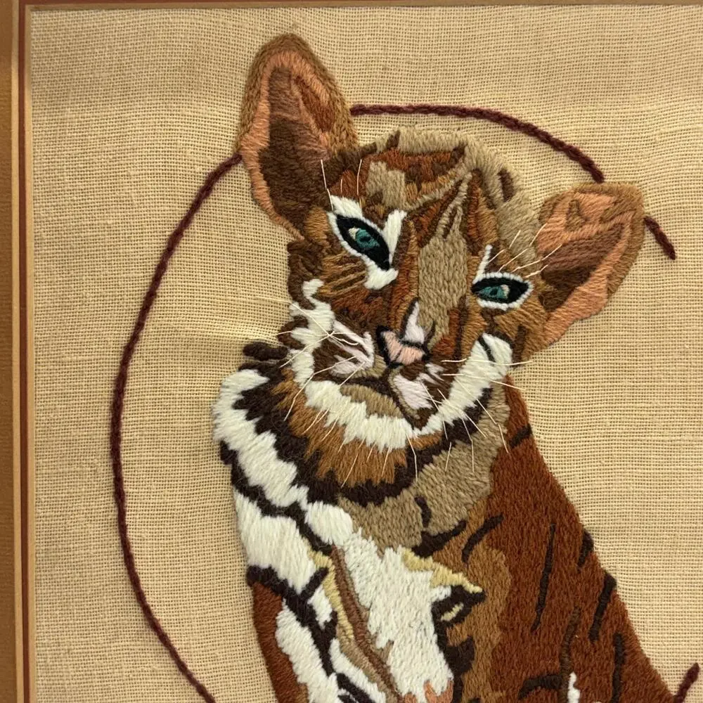 Vtg paragon finished cat cub crewel wall hanging set